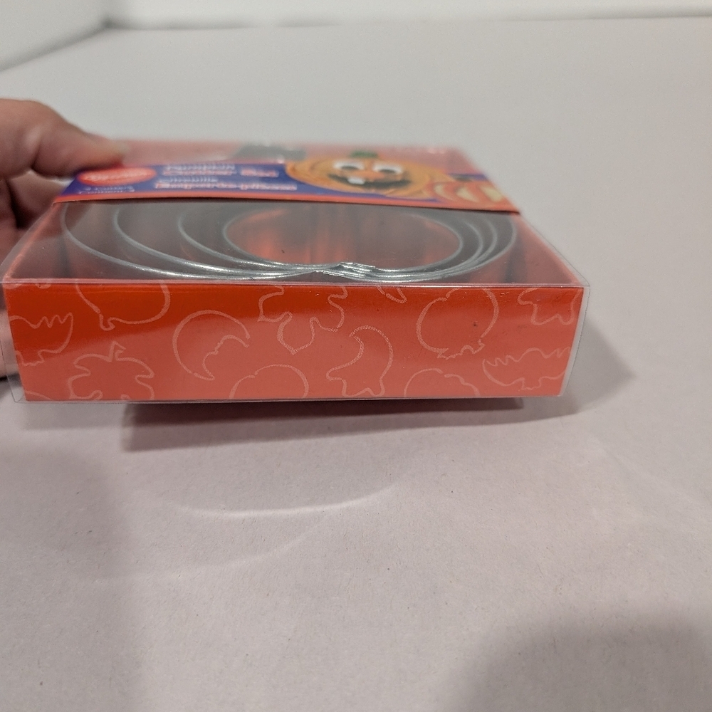 Wilton Pumpkin Cutter Set - Silver - Set of 4 - NEVER USED! - Picture 7 of 8